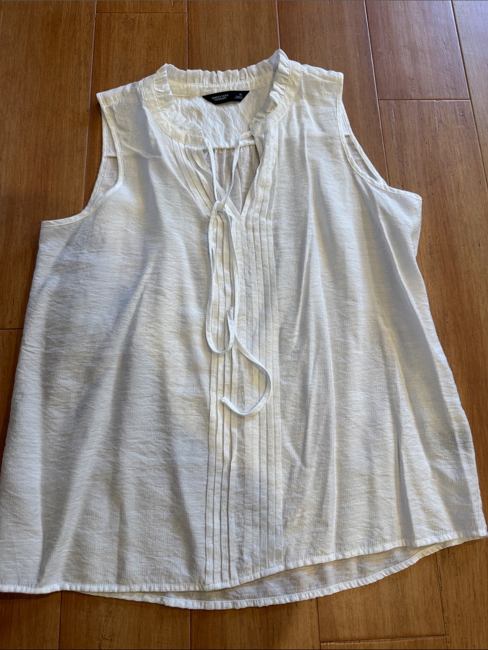Vera Wang White Sleeveless Tie-Neck Pintuck Blouse